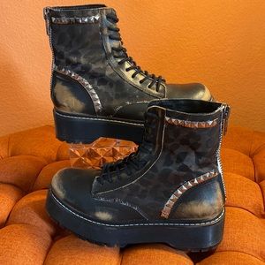 Steve Madden Women's Avenger Heavy Lug-Sole Combat Booties 9M y2k